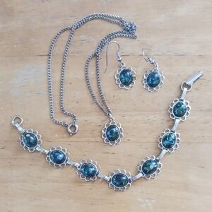 Elegant Silver and Green Jewelry Set